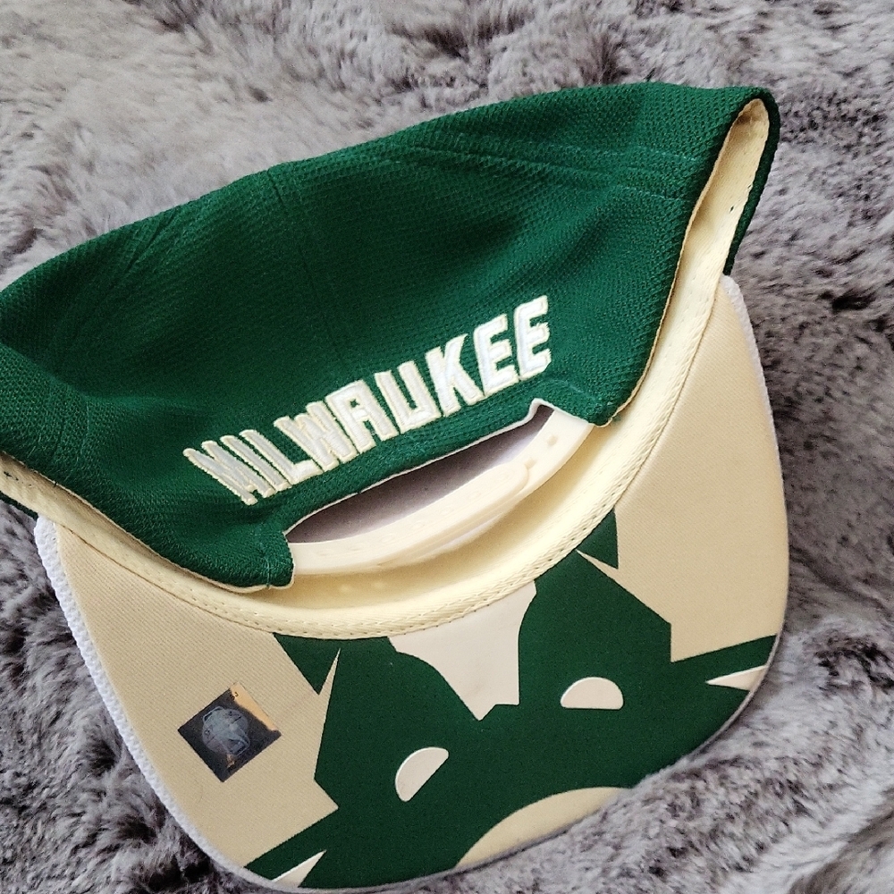 Milwaukee Bucks Snapback Hat Collection - Black, Green, White - Picture 7 of 7